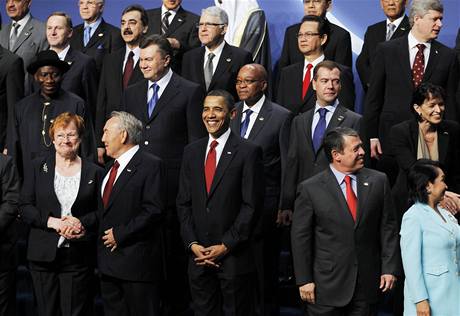 Smjc se Obama. Spolen fotografie sttnk na Jadernm summitu